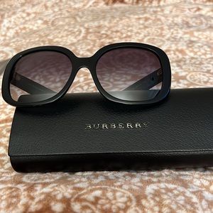 BURBERRY SUNGLASSES